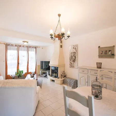 Three-bedroom Holiday In Sur Mer Prázdninový dům